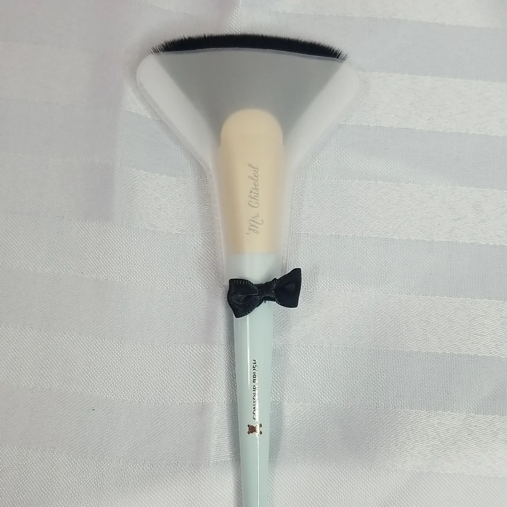 TOO FACED MR CHISELED CONTOUR BRUSH